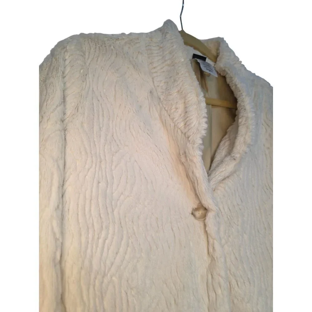 Patagonia Cream Faux Fur Womens Jacket Size‎ S Lined Soft Texture Button Closure